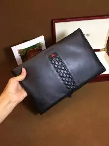 nouveau gucci clutch bag black embossing cowhide interior zipper id card smartphone pockets